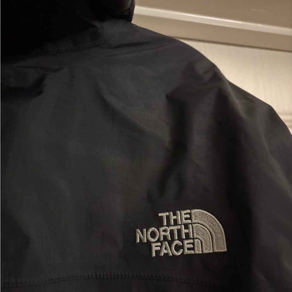 The North Face Men's Black Raincoat - Picture 11 of 13
